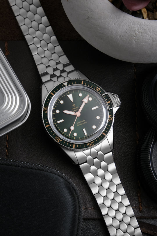 YEMA Superman Gilt Stahl CMM.10 Grün 39mm *Neu*