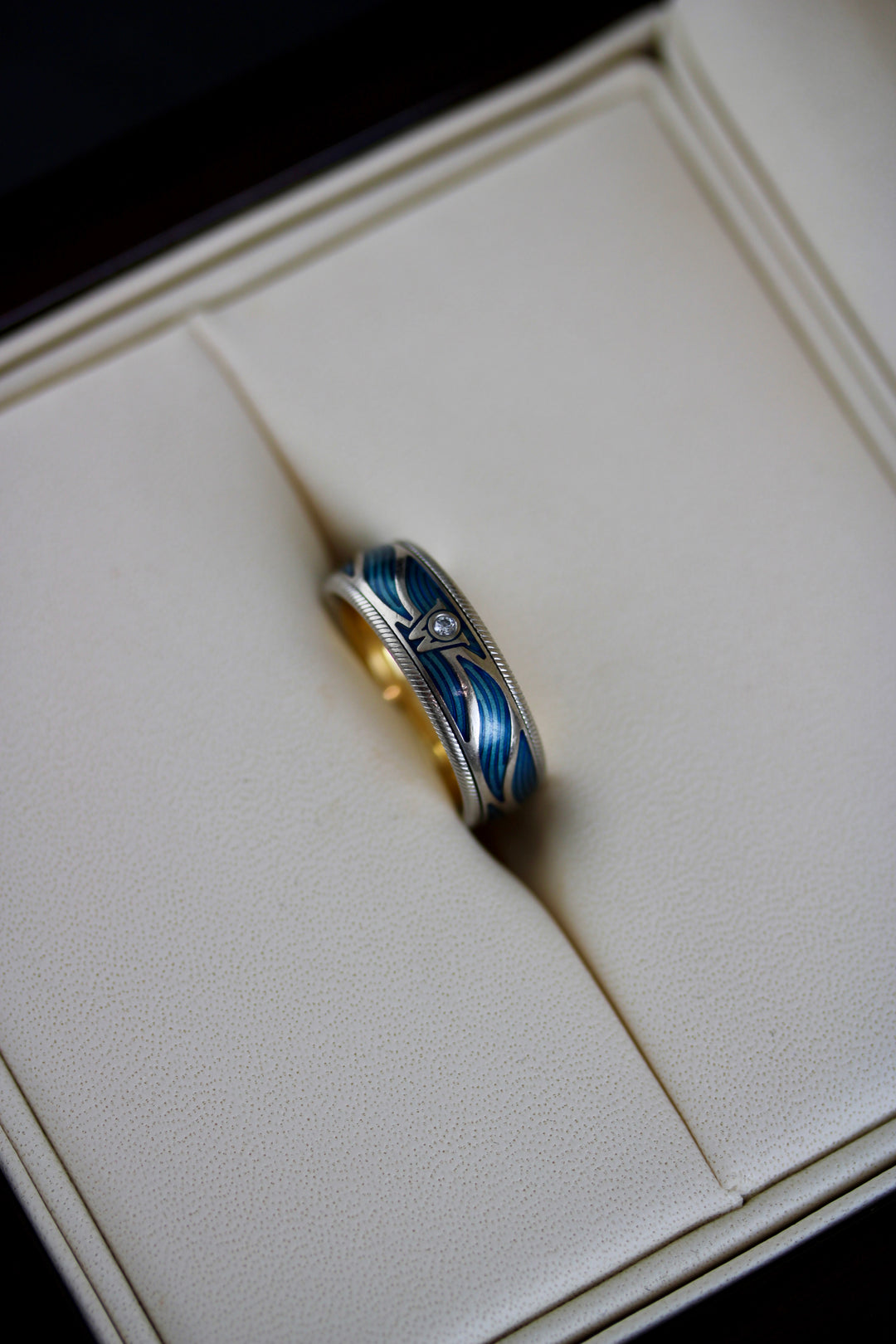 Wellendorff Shimmerring Waves aus 750 Weißgold