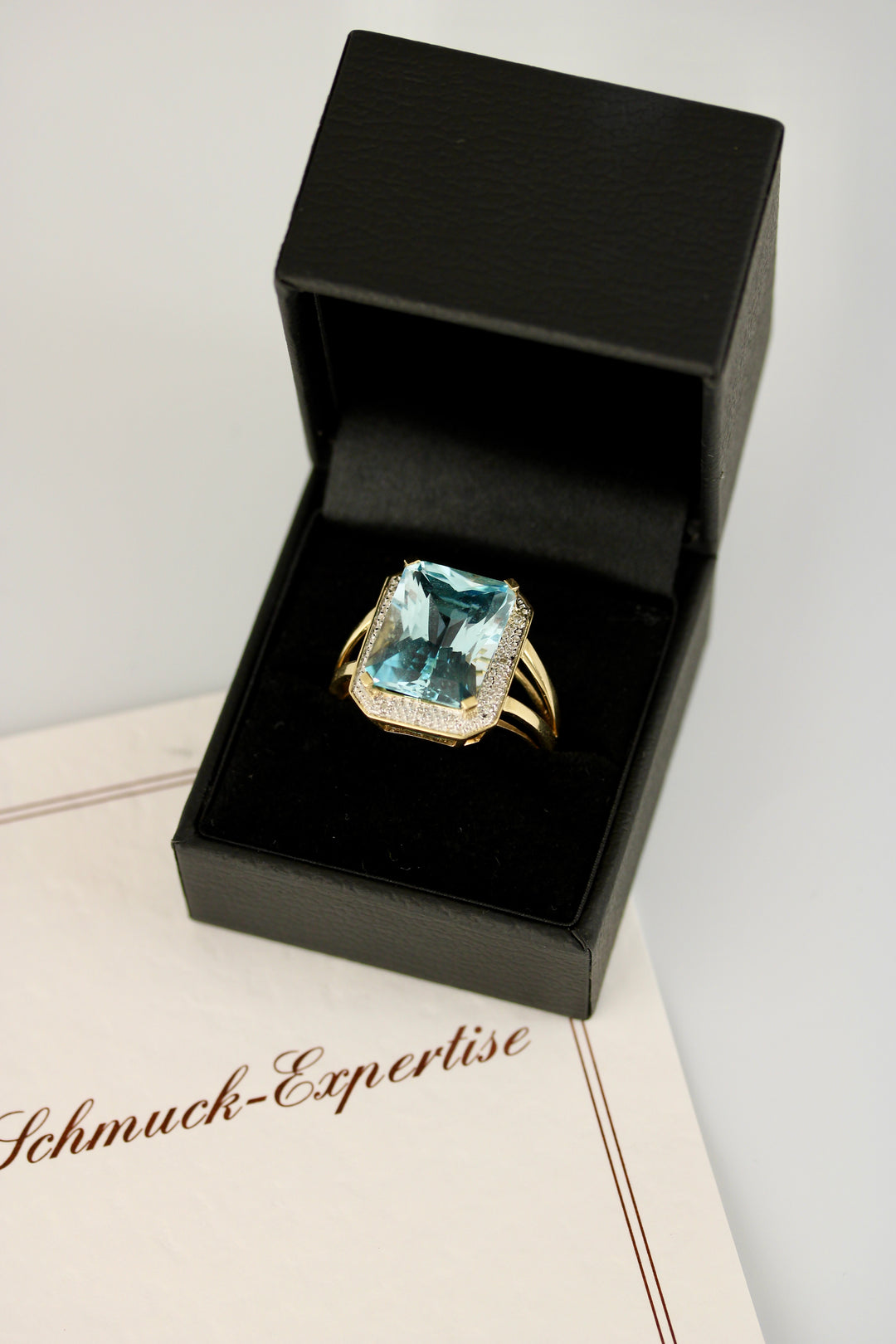 Blautopas-Ring mit Diamanten aus 585 Gelbgold