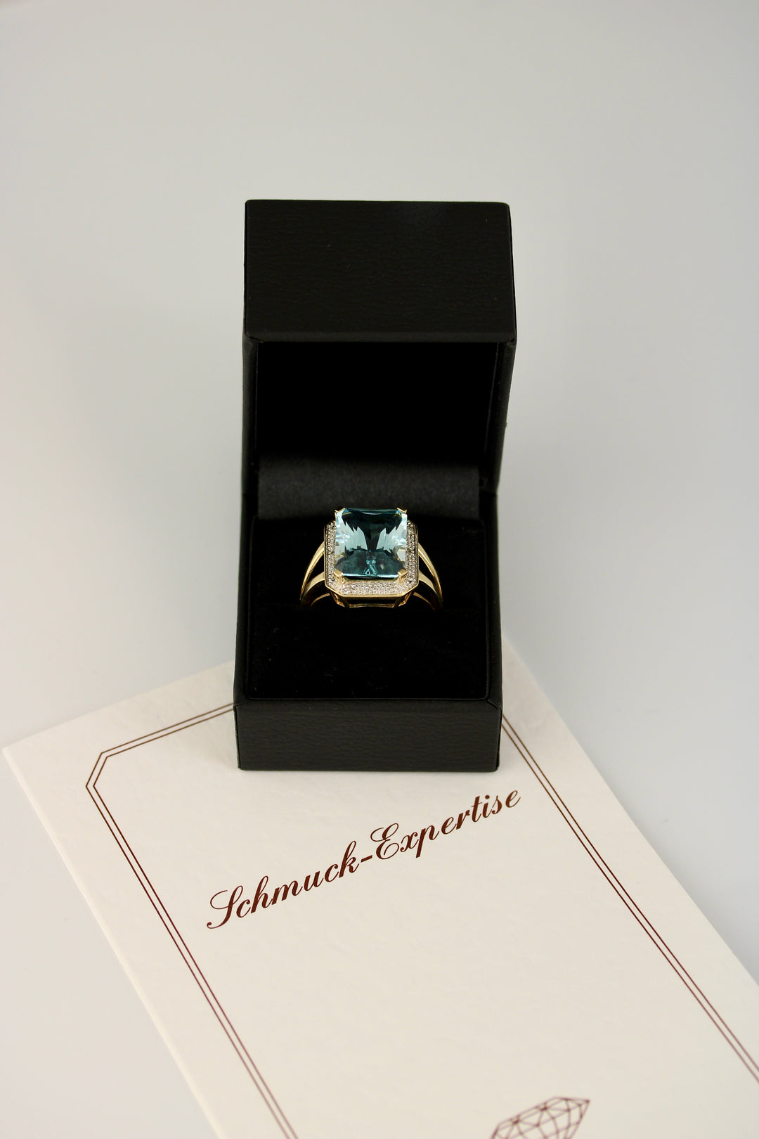 Blautopas-Ring mit Diamanten aus 585 Gelbgold