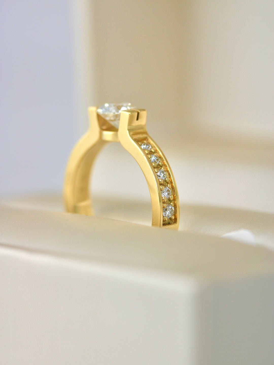 Brillant-Ring aus 750 Gelbgold mit 0,70 ct Mittelstein