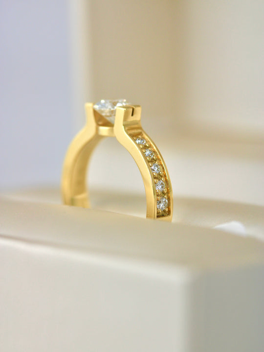 Brillant-Ring aus 750 Gelbgold mit 0,70 ct Mittelstein