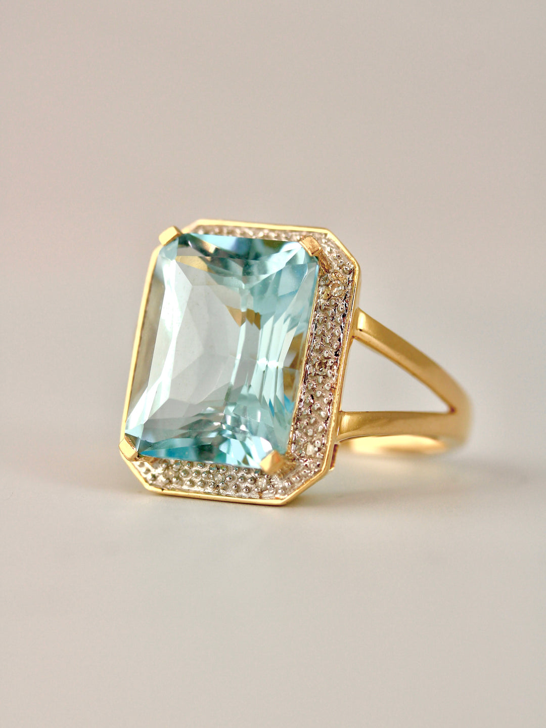 Blautopas-Ring mit Diamanten aus 585 Gelbgold