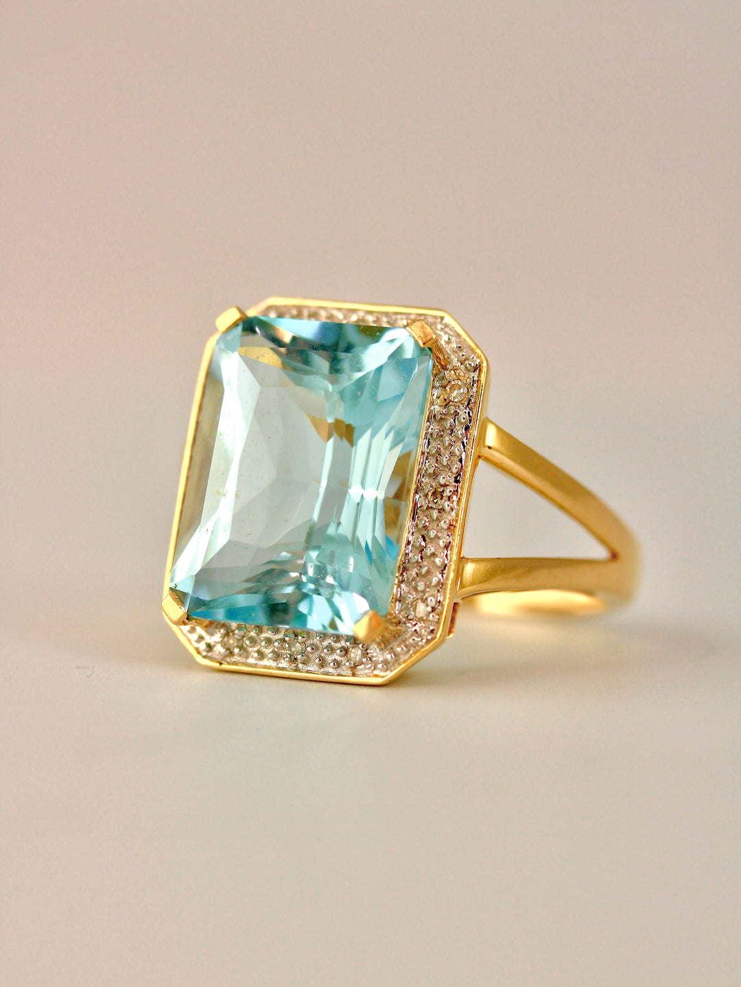Blautopas-Ring mit Diamanten aus 585 Gelbgold