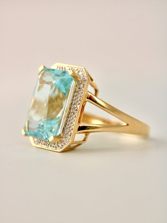 Blautopas-Ring mit Diamanten aus 585 Gelbgold