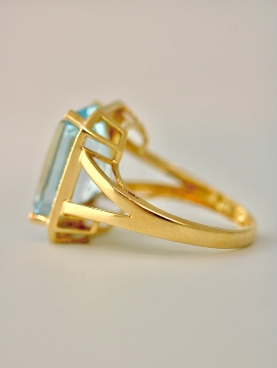 Blautopas-Ring mit Diamanten aus 585 Gelbgold