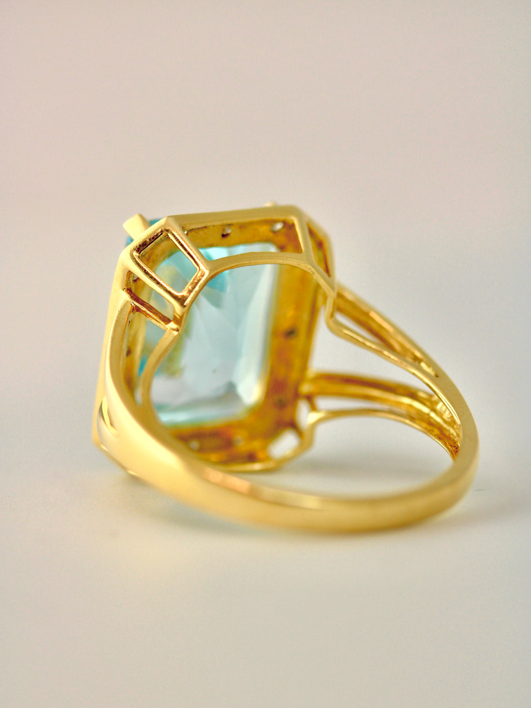 Blautopas-Ring mit Diamanten aus 585 Gelbgold