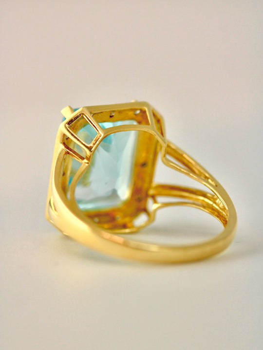 Blautopas-Ring mit Diamanten aus 585 Gelbgold
