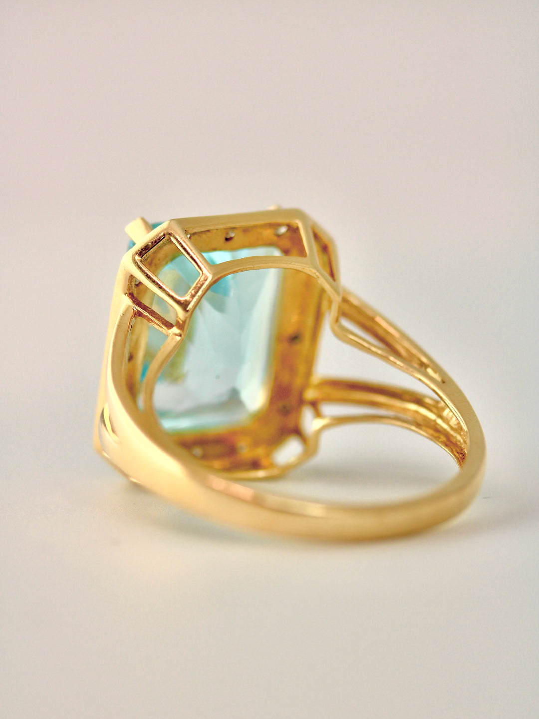 Blautopas-Ring mit Diamanten aus 585 Gelbgold