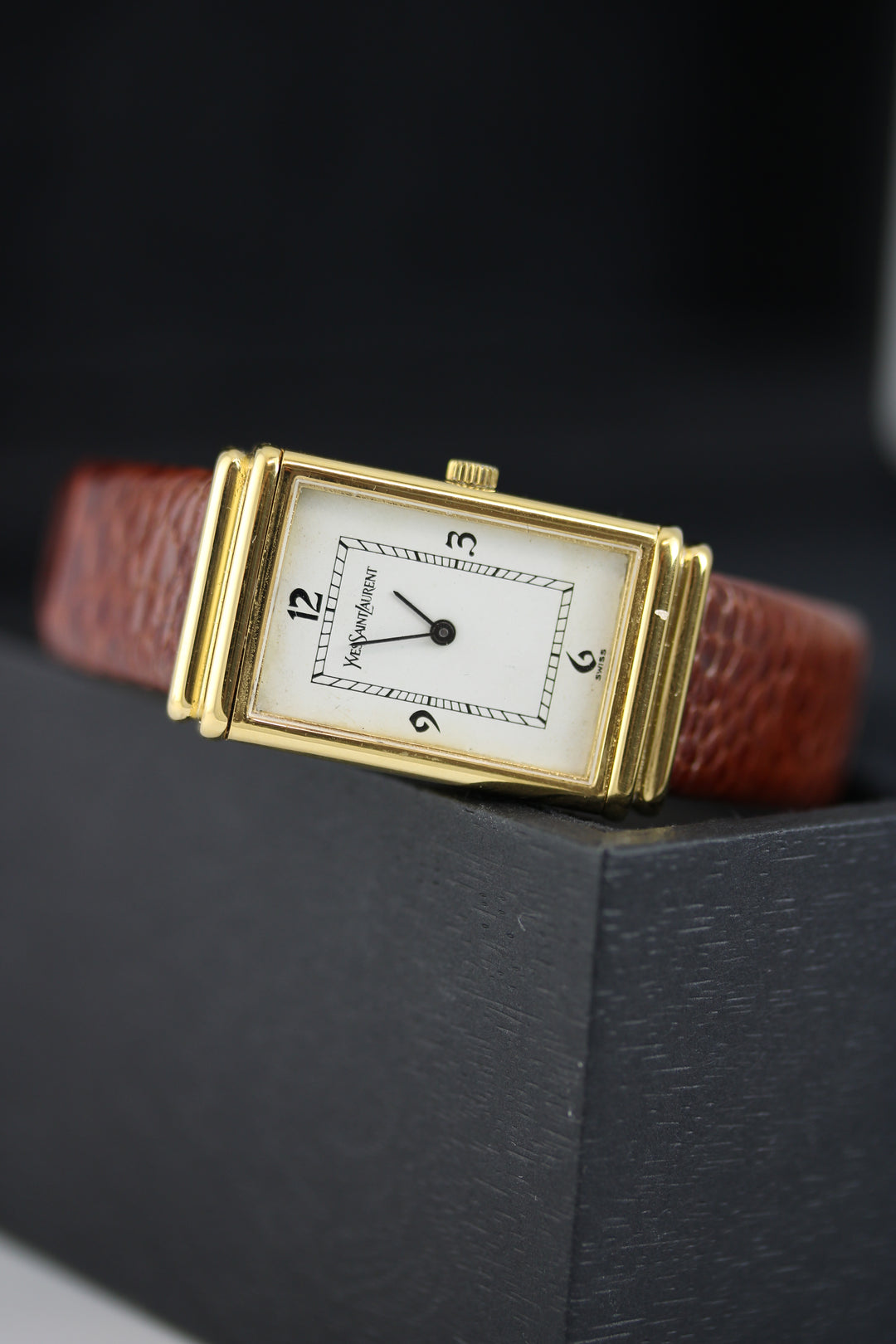 Yves Saint Laurent Tank by Cartier 21 × 35 mm 1987 (Neu vergoldet + Straußenfußleder)