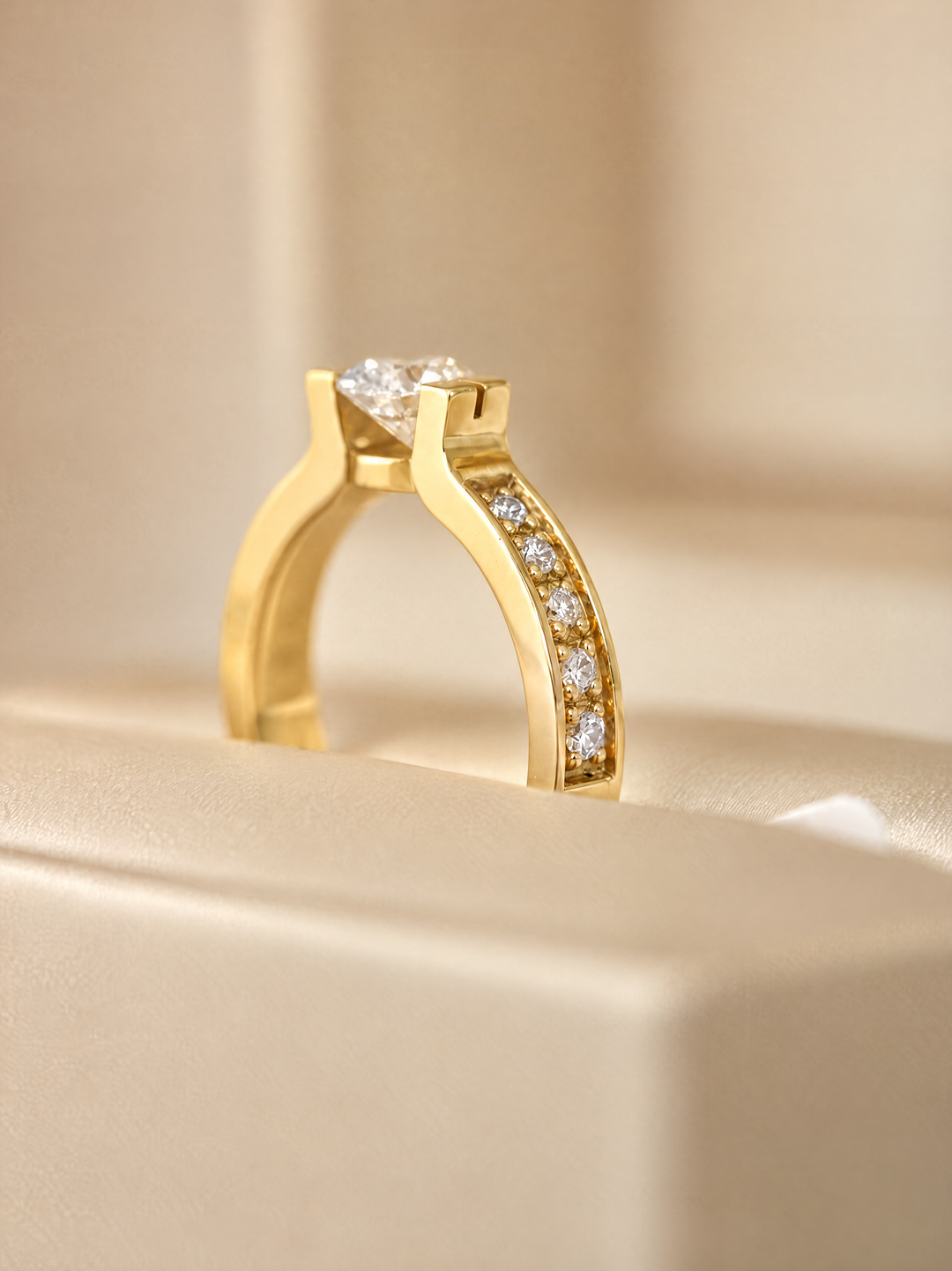 Brillant-Ring aus 750 Gelbgold mit 0,70 ct Diamantbesatz