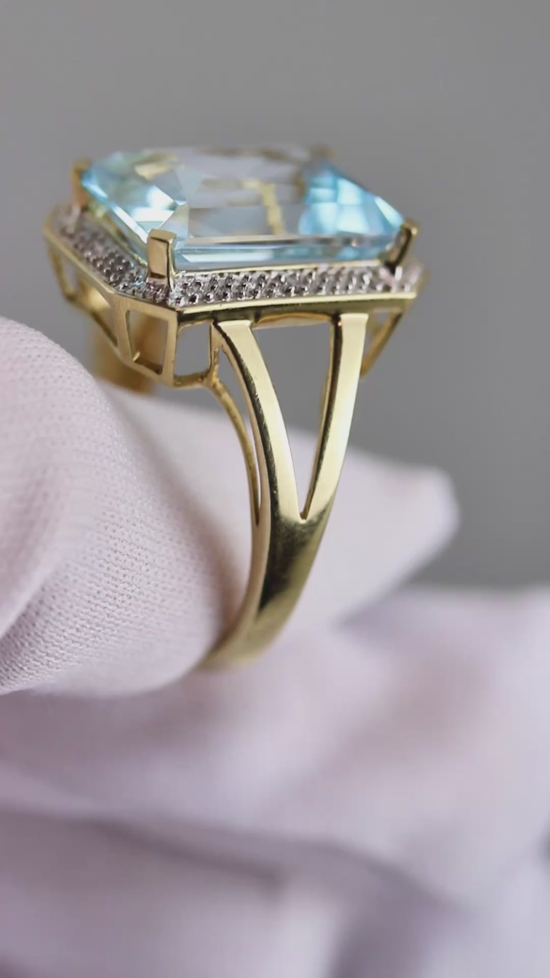 Blautopas-Ring mit Diamanten aus 585 Gelbgold